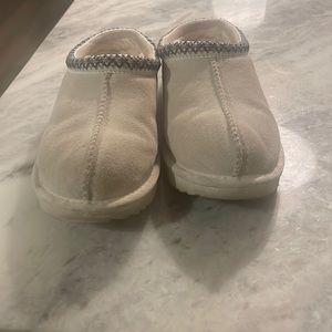 UGG Tasman II kids slippers size 3, worn a few times. Great Condition